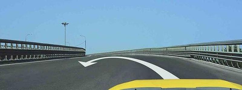 Вопрос №9 билета №12: Разрешено ли Вам выполнить разворот на мосту по указанной траектории, управляя маломестным автобусом?