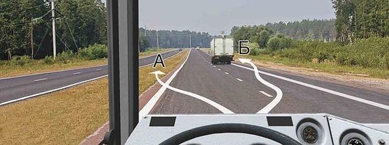 Вопрос №5 билета №14: В каком из указанных мест Вам разрешено пересечь сплошную линию разметки и остановиться?