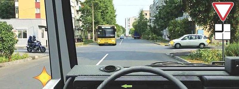 Вопрос №15 билета №20: Кому Вы обязаны уступить дорогу?