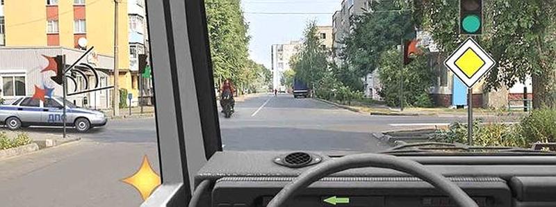 Вопрос №13 билета №21: Кому Вы должны уступить дорогу при повороте налево?