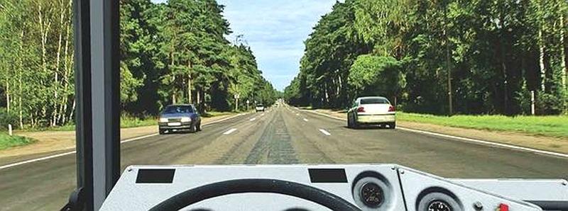 Вопрос №11 билета №34: Можно ли Вам продолжить движение по средней полосе после опережения автомобиля, движущегося по правой полосе?