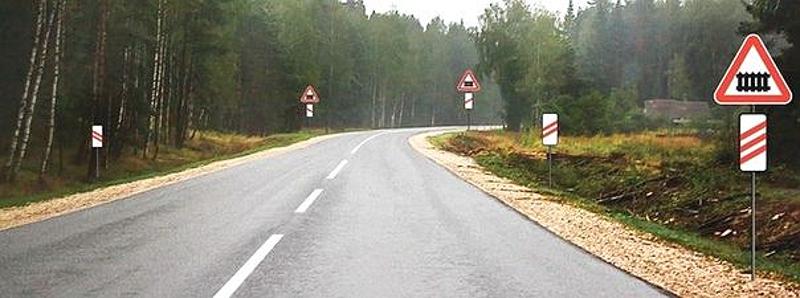 Вопрос №2 билета №38: Данные знаки предупреждают о приближении: