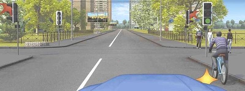 Вопрос №13 билета №1: При повороте направо Вы должны уступить дорогу: