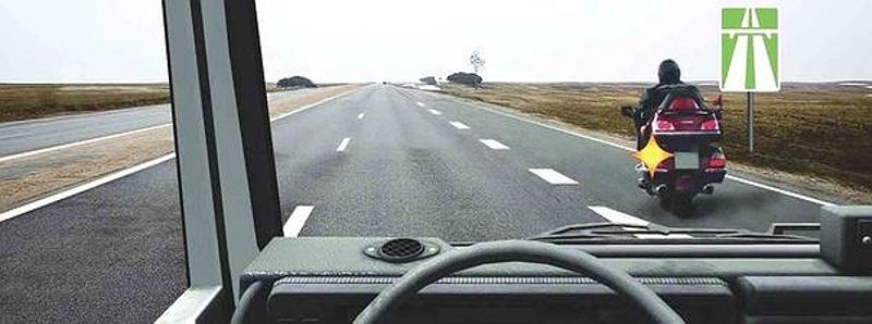 Вопрос №15 билета №2: Обязан ли водитель мотоцикла уступить Вам дорогу?