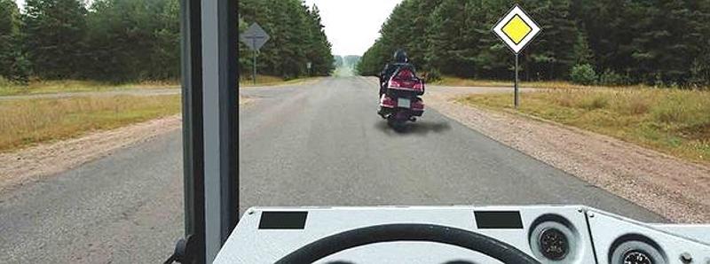 Вопрос №11 билета №4: Разрешено ли Вам обогнать мотоцикл?