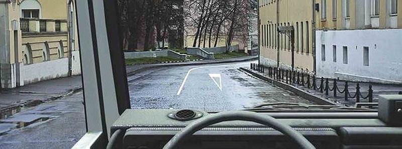 Вопрос №5 билета №6: Разметка в виде треугольника на полосе движения: