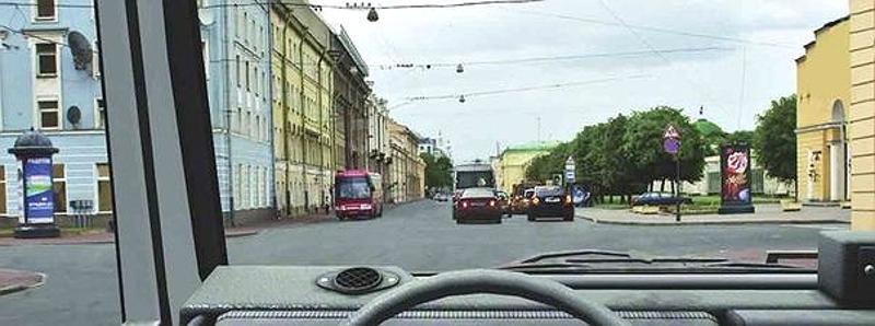 Вопрос №14 билета №7: Разрешено ли Вам выехать на перекресток, за которым образовался затор: